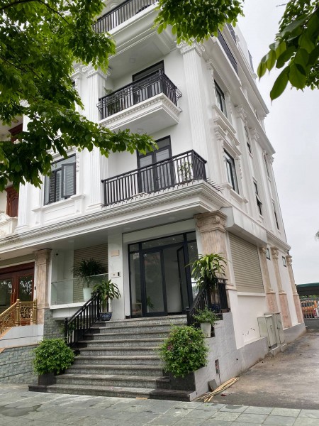 Tòa nhà 9 tầng diện tích sử dụng 154m2 Lạc Long Quân, giá bán 33 tỷ sổ đổ chính chủ