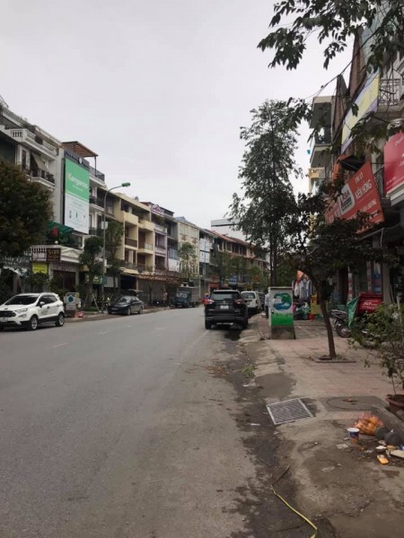 Bán đất 300m2 Đông Thắng Đông Ngạc, ô tô tránh, vỉa hè phân lô, liên hệ 0942.861188