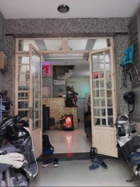 Bán nhà Đoàn Văn Bơ, Quận 4, đúc kiên cố 4 lầu, diện tích sử dụng 50.4m2, giá bán 5.2 tỷ