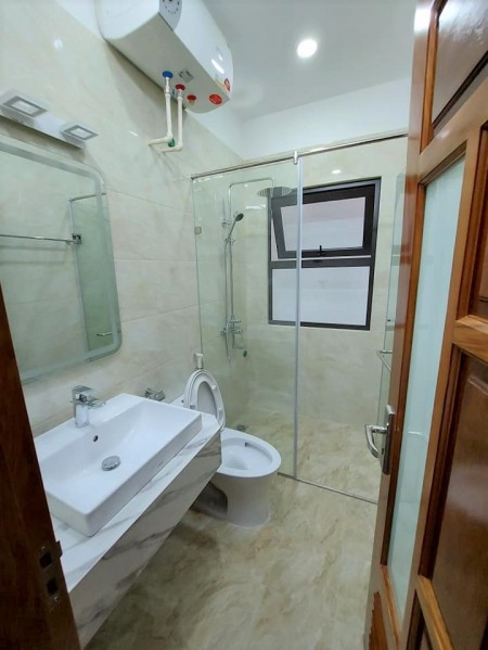 Nhỉnh 10 tỷ diện tích 56m 2, 6 tầng, mặt tiền 5m vỉa hè ô tô tránh kinh doanh Trần Quốc Hoàn PVT