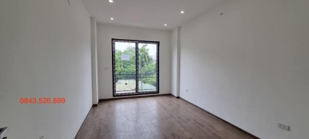 Bán nhà phố Thượng Thanh, mới kính coong, gần phố, ô tô diện tích 35m2 chỉ hơn 2 tỷ