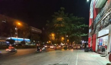 Bán nhà mặt phố Nguyễn Văn Cừ, Long Biên. DT 300m, MT 6.5m,đang cho thuê 40tr/tháng!