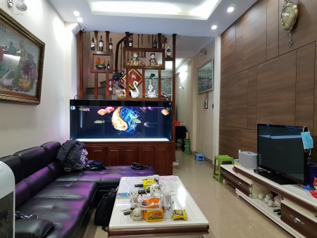 Nhà Thanh Xuân ngõ to rộng ô tô kinh doanh dtsd 50m2, giá bán 4 tỷ hơn sổ chính chủ