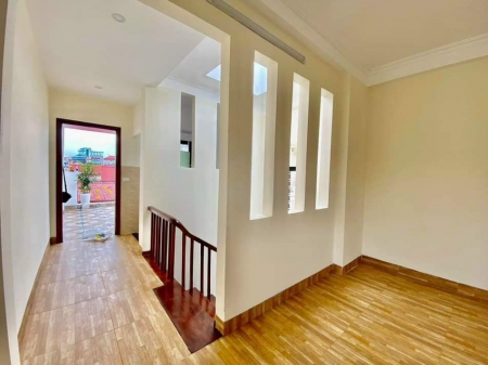 Bán gấp nhà mới nguyên căn Đại La 42m2 5 tầng giá bán chỉ 3.5 Tỷ Đẹp Mới Cứng