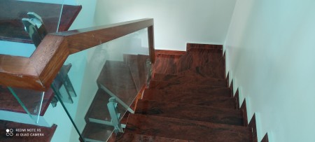 Bán nhà đẹp ngõ Xuân La diện tích 41m2 6 tầng đúc cách mặt phố 40m ô tô vào nhà 8 tỷ.