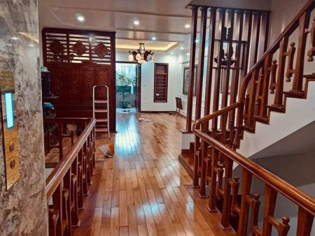 Nhà Mạc Thái Tổ dtsd 35m2 tặng kèm nội thất gỗ ô tô đỗ cổng khu dân trí cao, gần trường