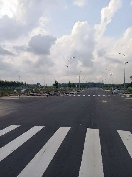 Bn gấp lô đất ngay khu nhà ở Bình Mỹ 2 sổ hồng riêng giá 800 triệu lh 0967068799