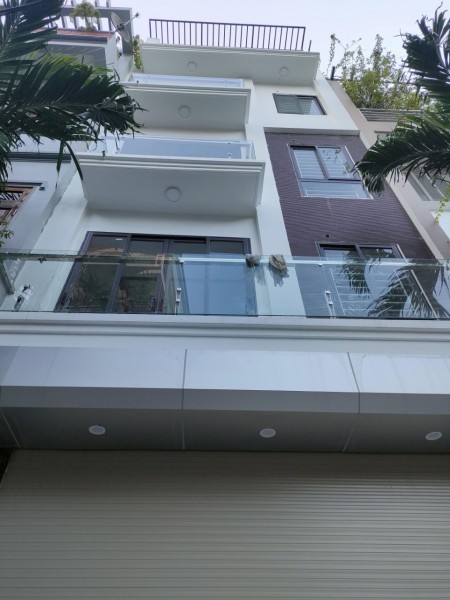 Nhà phẩm phố Trương Định ô tô tránh kinh doanh thang máy diện tích 75m2, giá 10.2 tỷ