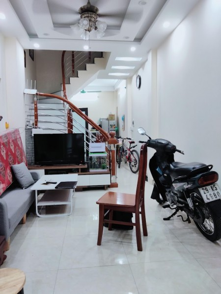 Giảm chào, giá mới 2.5 tỷ - Ngọc Thụy, Quận Long Biên, diện tích sử dụng 35m2 đúc 3 tầng