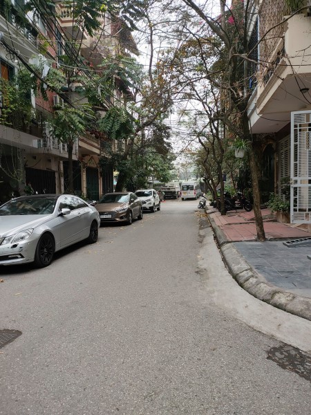 Bán nhà dt 60m2, 5 tầng đúc, tại Đầm Trấu, Quận Hai Bà Trưng, lô góc ô tô dùng đỗ ngay đêm, kinh doanh