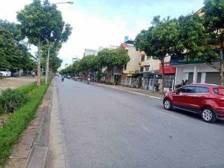Bán lô đất mặt phố Trường Lâm, chia lô diện tích sử dụng 365m2 giá chào 23 tỷ, sổ sẵn