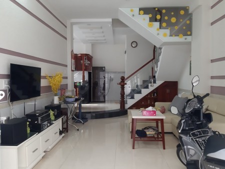 Bán nhà nguyên căn 2 tỷ thiết kế thông minh có 3 tầng kiên cố, nhỏ xinh ở ngay, sổ chính chủ