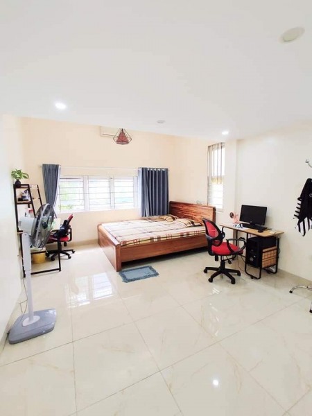 Kinh doanh, ô tô Camry tránh, lô góc! Bán nhà Bát Khối, Long biên, diện tích 32m2, 4 tầng, giá 2.8 tỷ