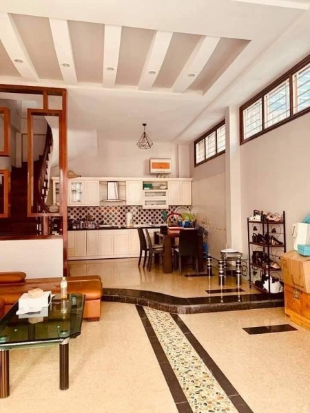 Bán nhà 5 tầng 45m2, phố Nguyễn Văn Hưởng, Long Biên, đường 17.5m nhỉnh 4 tỷ