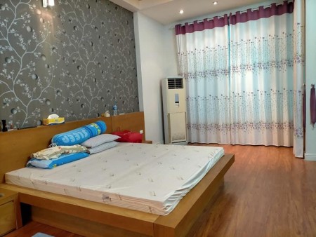 Bán nhà nguyên căn đẹp gần phố gần Ngọc Lâm, diện tích 45m2, 3 tầng, mt 4.5m giá 3.3 tỷ