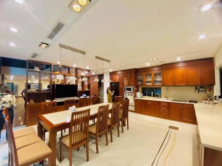 Bán Biệt thự vip nhất khu Tây Hồ, 394m x 6 tầng, Mt 18m, giá 75 tỷ
