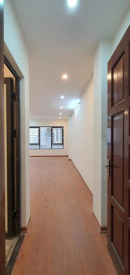 Bán nhà nguyên căn mới Dịch Vọng Hậu thang máy, đầu tư dòng tiền tốt, đúc kiên cố 7 tầng