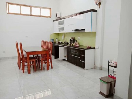 Bán nhà phố Nguyễn Văn Cừ diện tích rộng 64m2, ngõ to ô tô vào tận cửa giá nhỉnh 6 tỷ.