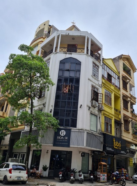 Chính chủ bán nhà mặt phố 5 tầng thị trấn Đông Anh, lô góc kinh doanh đẹp, giá 5.5 tỷ