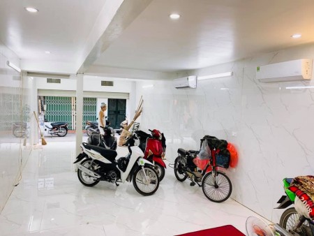 Bán nhà nguyên căn gần phố Trần Quốc Hoàn, Cầu Giấy, dtsd 68m2, 3 tầng mt 5m, giá 5.4 tỷ, lh 0975513371
