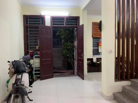 Bán nhà dân xây đẹp phường Phúc Lợi, diện tích sử dụng 55m2, giá chỉ 2.95 tỷ, lh 0986532689