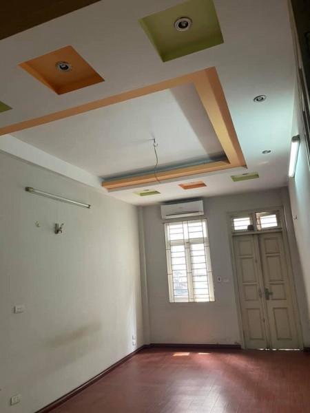 Bán nhà mặt phố Hoàng Mai, Hoàng Mai 37m2, 5 tầng, ô tô, kinh doanh chỉ 3.x tỷ