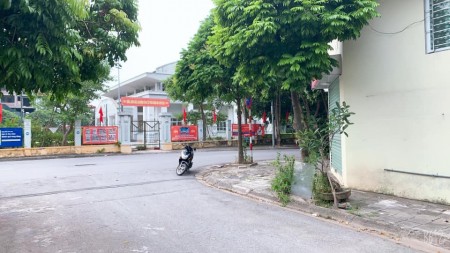 Chính chủ cần nhà nguyên căn phố Thanh Am, lô góc khu phân lô kinh doanh, dân trí cao, giá tốt