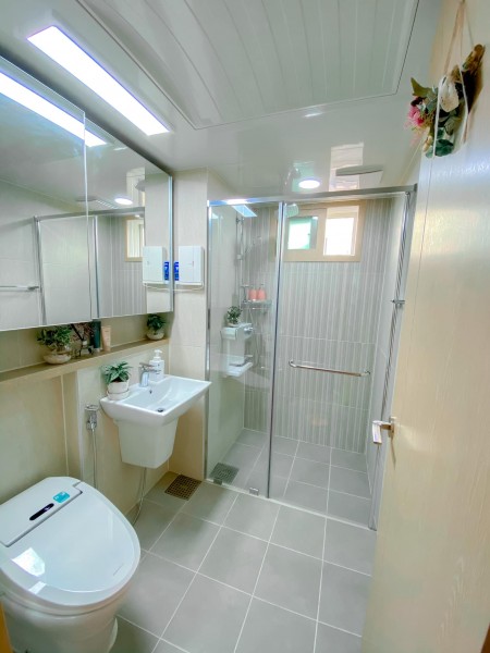 Cần bán nhà Tân Mai, Quận Hoàng Mai diện tích sử dụng 40m2 đúc 5 tầng 3.55 tỷ ô tô đỗ