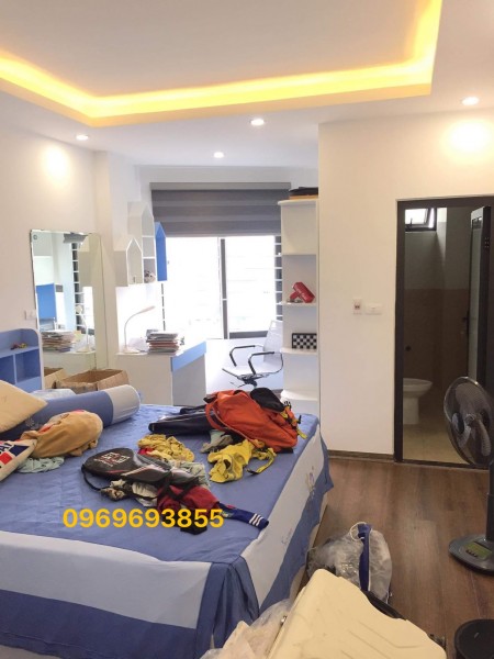 Bán Tòa CCMN Nguyễn Khánh Toàn lô góc, ô tô tránh, 120m2 x 9T, mt 7,1m thang máy, cho thuê 180tr/tháng.