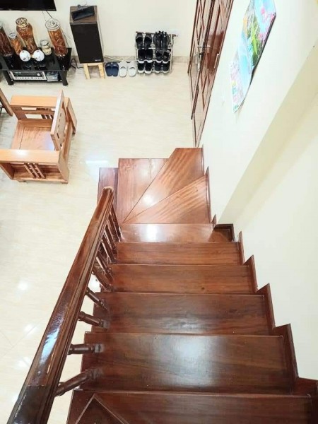 Nhà hai thoáng, ô tô qua, giá tốt tại Đống Đa, ngay trung tâm, nhà đẹp, đúc kiên cố 5 tầng