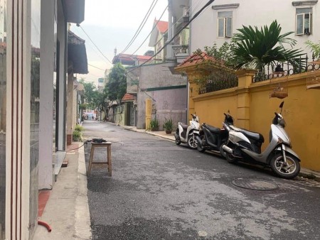 Nhà đẹp Nguyễn Chính, đường ô tô, 3 mặt thoáng, ở luôn, diện tích 22m2, 4 tầng, giá 1.9 tỷ