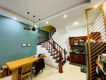 Nhà đẹp ở luôn, đường Hoàng Mai. Diện tích 30m2. 5 Tầng. Mặt tiền 4.8m. Giá 3,35 tỷ.