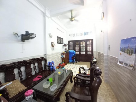 Chính chủ cần bán nhà khu phân lô Quận Thanh Xuân, ô tô vào nhà giá chỉ 4 tỷ, 2 mặt ngõ