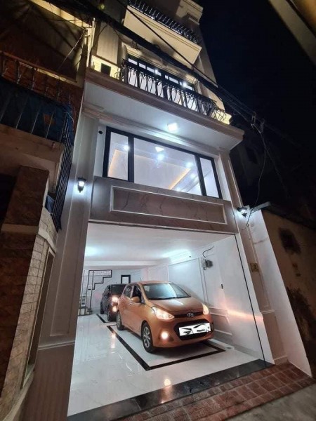 Nhà Phố Bồ Đề Quận Long Biên Hà Nội đúc kiên cố 5 tầng, liên hệ 0938556766, sổ chính chủ