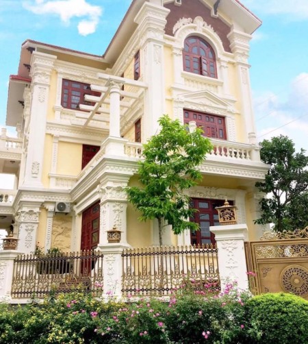 MẶT PHỐ Nguyễn Hoàng Tôn, Xuân La, 4 ô tô tránh, giá trong ngõ, 94m2, 5.4 tỷ (giá sốc)
