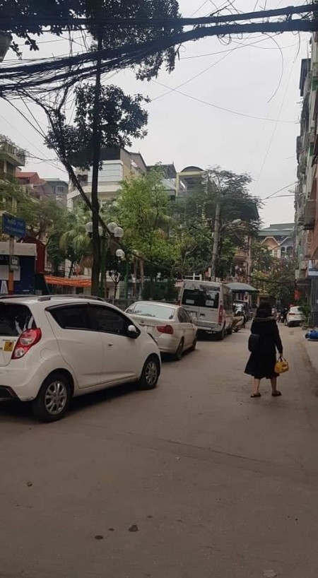 Bán nhà phố Hoàng Ngân 5 tầng diện tích 63m vị trí độc tôn vỉa hè ô tô tránh kinh doanh đỉnh.