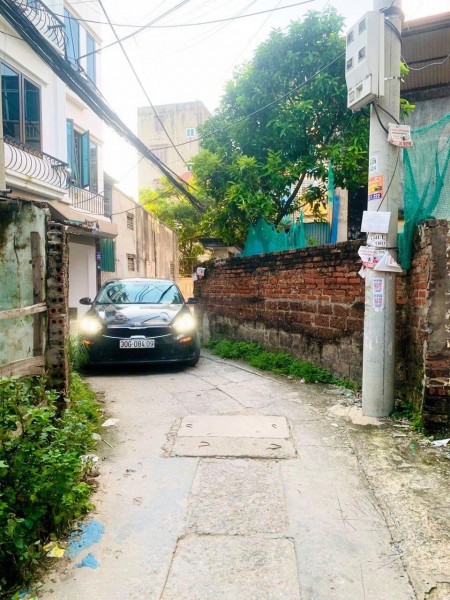 Bán nhà nguyên căn siêu hiếm ô tô đổ cổng dt 35m2 vuông vức, giá bán 2.75 tỷ tại Quang Tiến