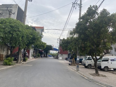 Bán đất đấu giá C33 Đấu giá Hồ Voi, diện tích 67,7m mặt tiền 5,5m bàn giao đầy đủ giấy tờ, pháp lí
