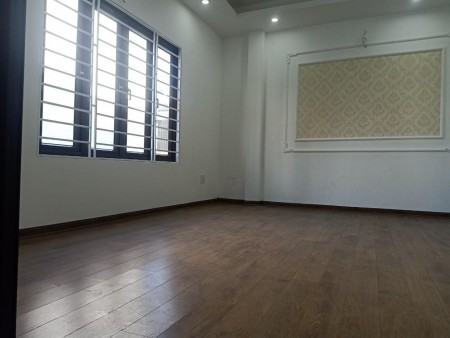 Căn Nhà mới xây tại phố Nguyễn Văn Cừ, Quận Long Biên, diện tích sử dụng 40m2, 5 tầng