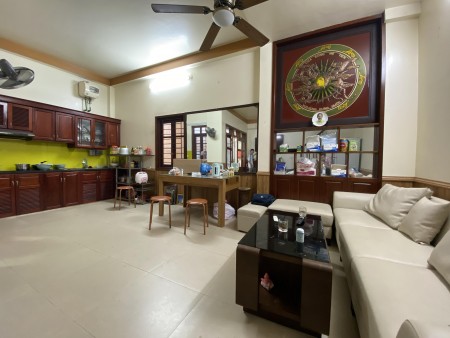 Sở hữu nhà phố VIP Ba Đình chỉ với hơn 4 tỷ. Nhà 5 tầng 4 ngủ đẹp mê ly, sổ chính chủ vuông vắn