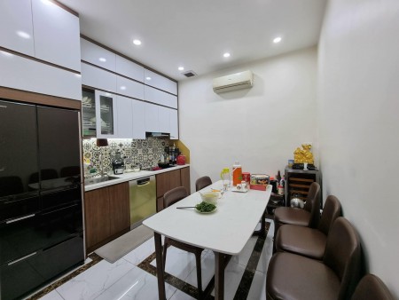 Bán Nhà Phân Lô Víp Điện Biên Phủ, 5 tầng, 3 ngủ, giá bán 3.99 Tỷ. Gần Lăng Bác