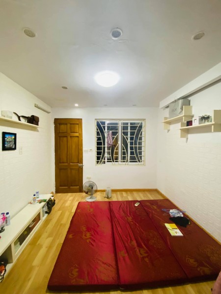 Bán nhà Bạch Mai, quận Hai Bà Trưng, 20m giá nhỉnh 2 tỷ thương lượng, lh 0975690590