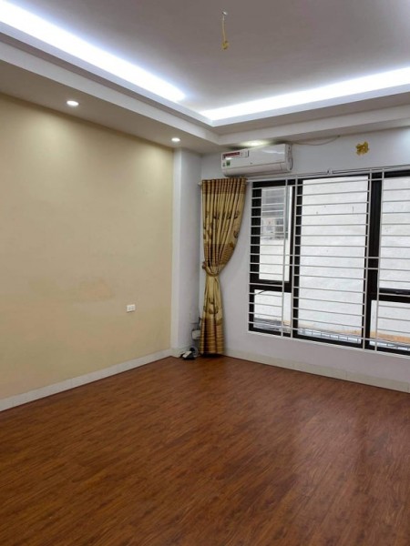 Nhà Bồ Đề, đầu phố, nhà đẹp ở luôn, diện tích sử dụng 32m2, giá bán 2,95 tỷ, lh 0943099577