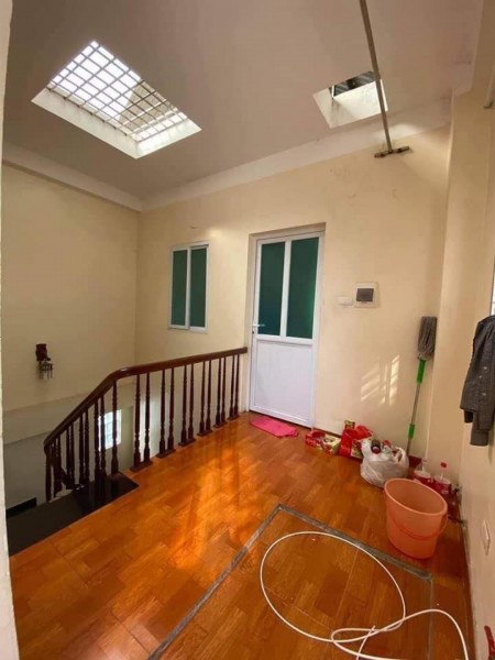 Oto đỗ cửa, nhà đẹp 5 tầng, dt 40m2, ngõ 8 Lê Quang Đạo, giá bán chỉ 4,4 tỷ liên hệ 0392969999