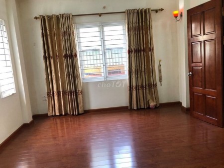 Nhà Tam Trinh 2.75 tỷ Diện tích 30m2 lô góc sổ chính chủ, cách ô tô hơn 5m, lh 0878402663