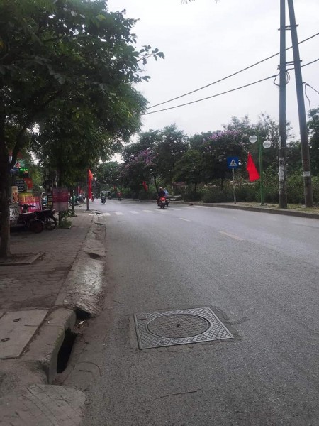 Mặt phố Kim Giang, 3 tầng diện tích sử dụng 68m2, giá bán 10 tỷ liên hệ 0918120568