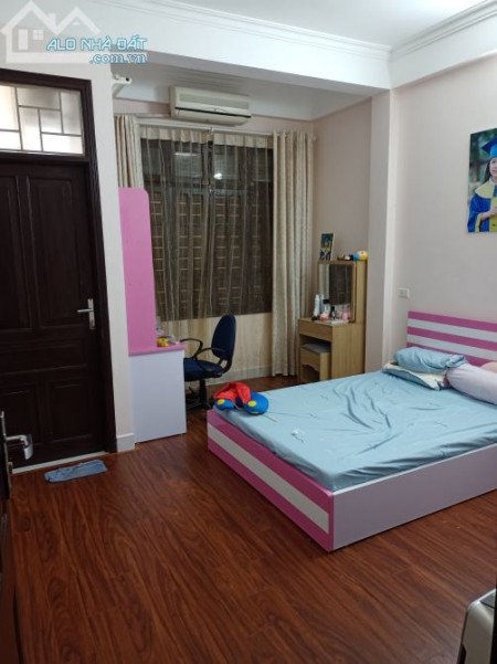 Phố Duy Tân, Nhà Đẹp Ở Ngay vừa ở vừa cho thuê 20 triệu/tháng, 5 tầng dt 40m2 giá bán 3.9 tỷ