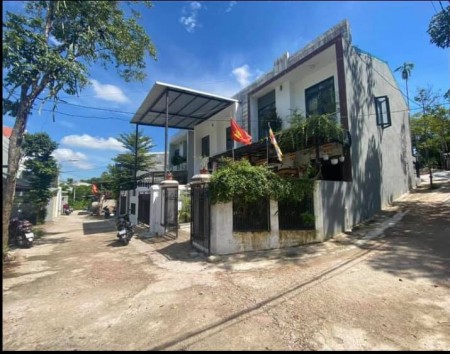 Cần bánh ngay nhà nguyên căn nằm trong trung tâm thành phố, phong cách hiện đại sang trọng