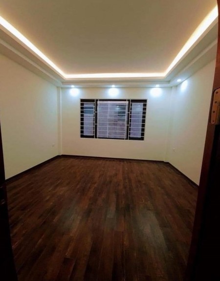 Bán nhà Dương Quảng Hàm, Cầu Giấy, Hà Nội diện tích 43m2, 5 tầng, ô tô, giá bán 4.3 tỷ