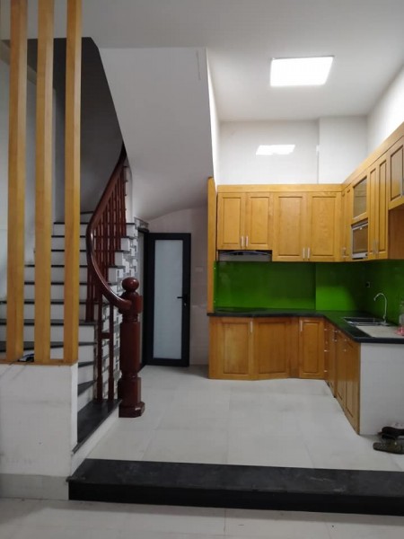 Trung tâm quận Hoàng Mai, ô tô 7 chỗ đỗ cửa giá siêu tốt nguyên căn đúc 4 tầng, sổ đẹp